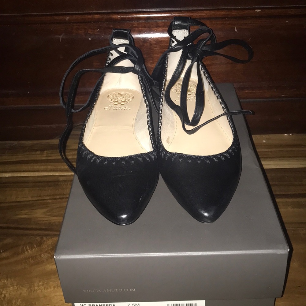 LIKE NEW Vince Camuto Braneeda Flat